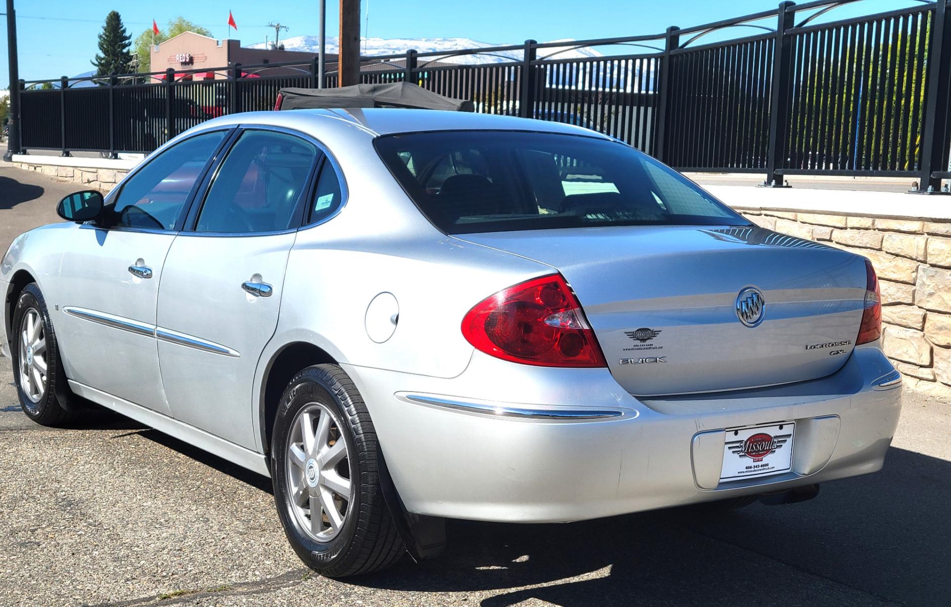 2009 Silver /Black Buick LaCrosse (2G4WD582091) with an 3.8L V6 engine, 5 Speed Automatic transmission, located at 450 N Russell, Missoula, MT, 59801, (406) 543-6600, 46.874496, -114.017433 - Photo #3